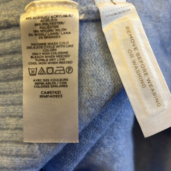 NWT Loft V Neck sweater, Size Large - Picture 8 of 8